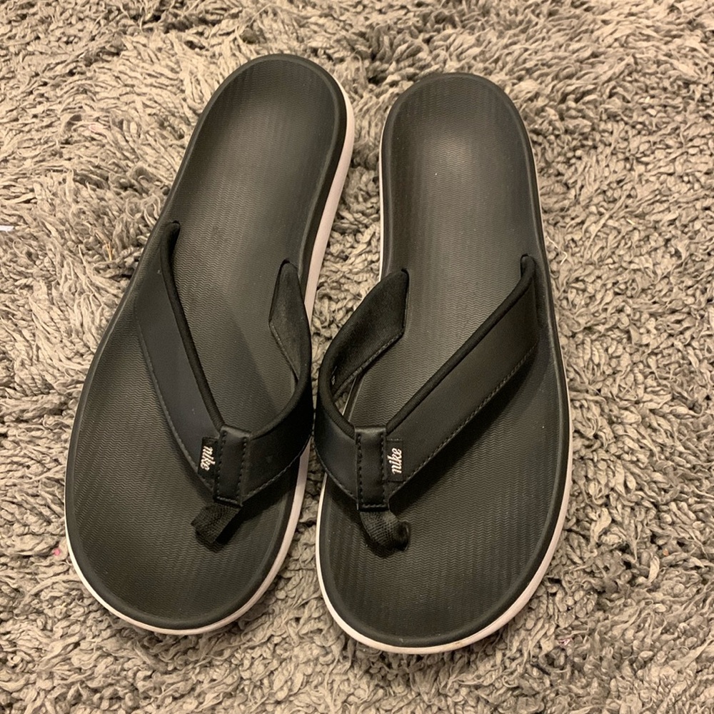 Nike Bella Kai Womens size 10 Black Cushion Insole Comfort Flip Flop Sandals